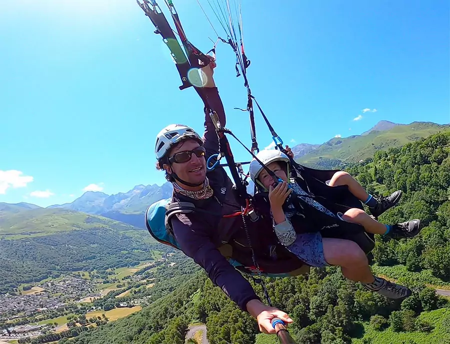 Thibault Acton, moniteur parapente à Loudenvielle (Vallée du Louron) Thibault Acton, moniteur parapente à Loudenvielle (Vallée du Louron)